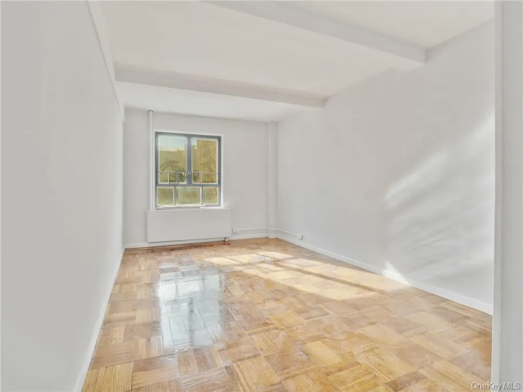 1561 Metropolitan Avenue Bronx NY 10462