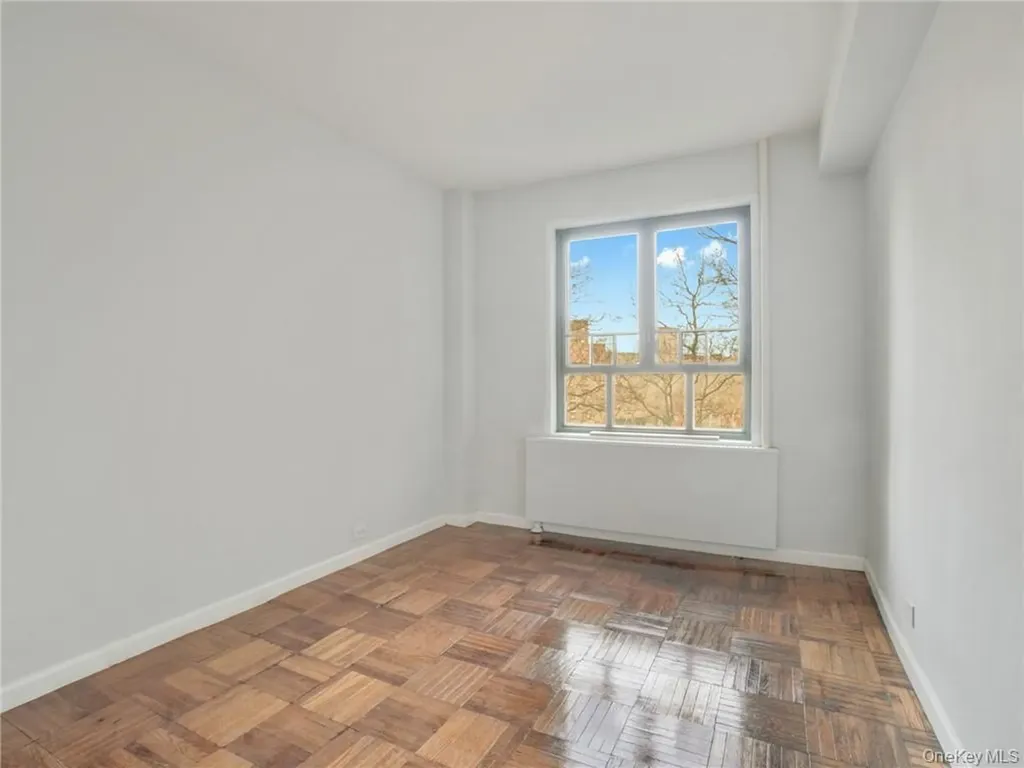 1561 Metropolitan Avenue Bronx NY 10462