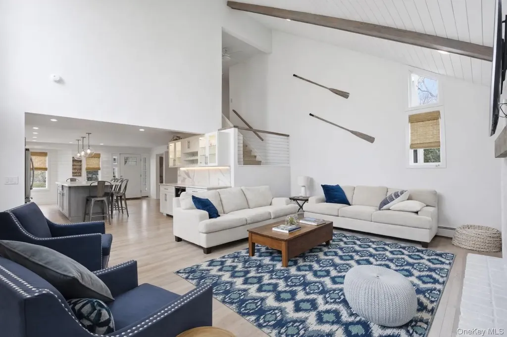 1 Canal Way Hampton Bays NY 11946