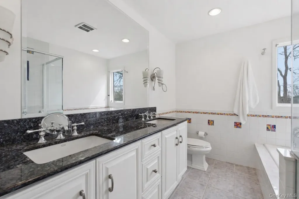 1 Canal Way Hampton Bays NY 11946