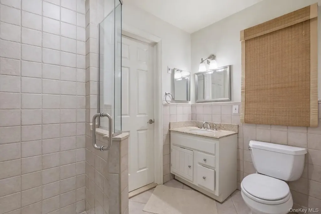 1 Canal Way Hampton Bays NY 11946