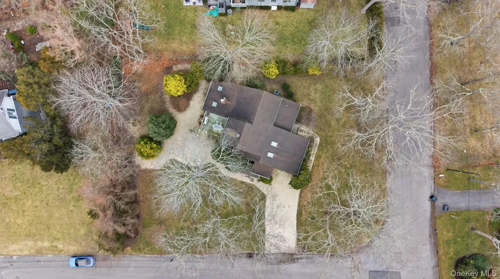 1 Canal Way Hampton Bays NY 11946