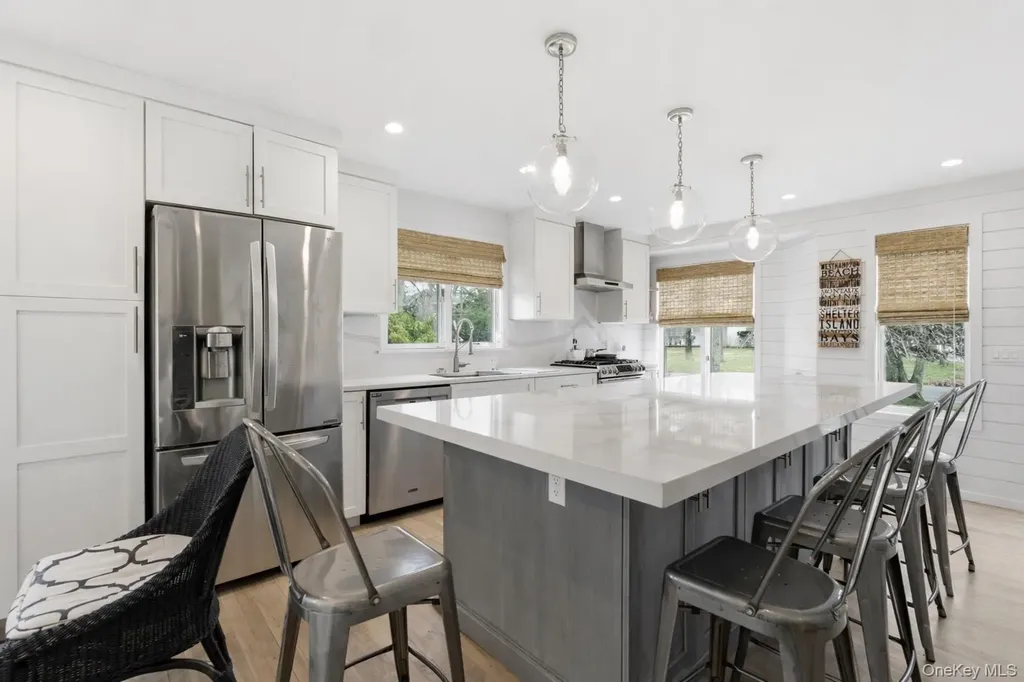 1 Canal Way Hampton Bays NY 11946