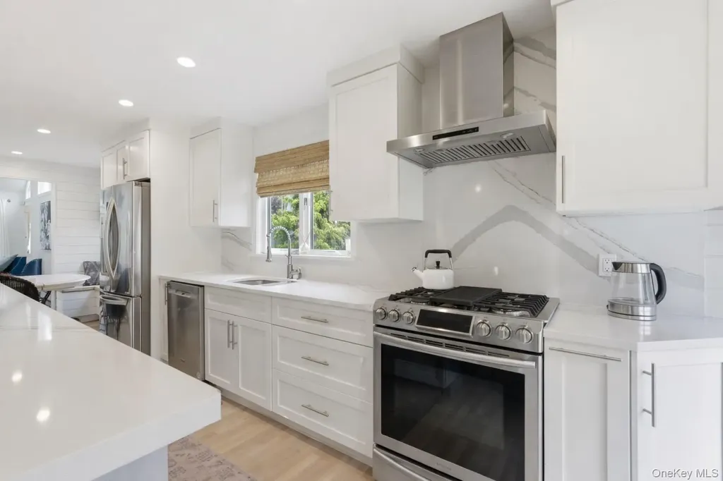 1 Canal Way Hampton Bays NY 11946