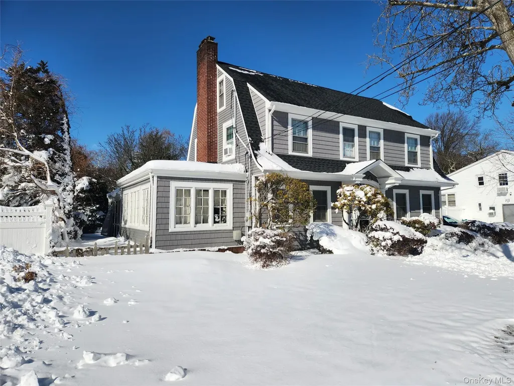 268 Locust Avenue Freeport NY 11520
