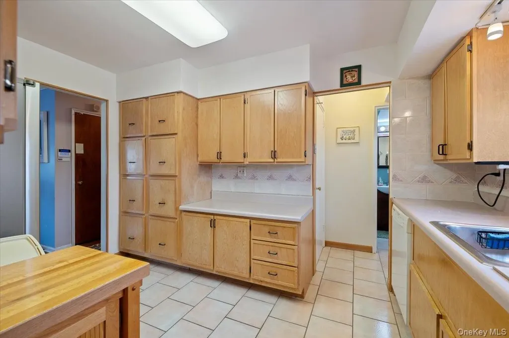 152 Haypath Road Old Bethpage NY 11804