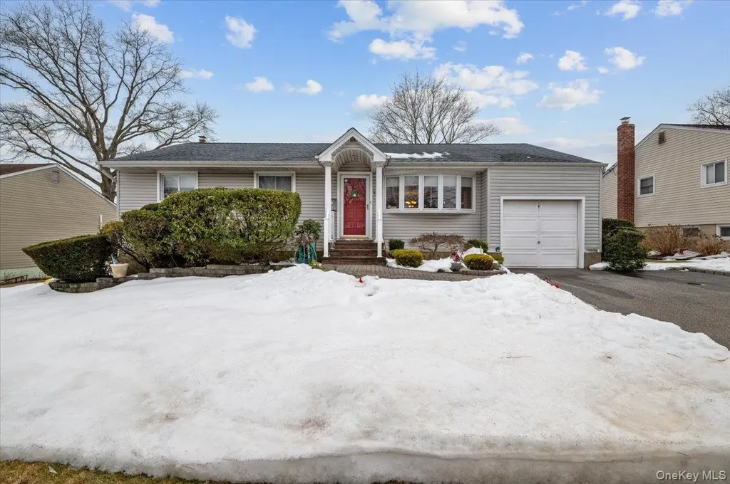 152 Haypath Road Old Bethpage NY 11804