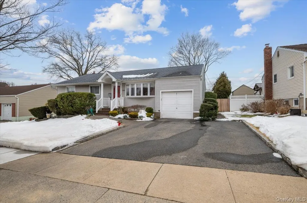 152 Haypath Road Old Bethpage NY 11804