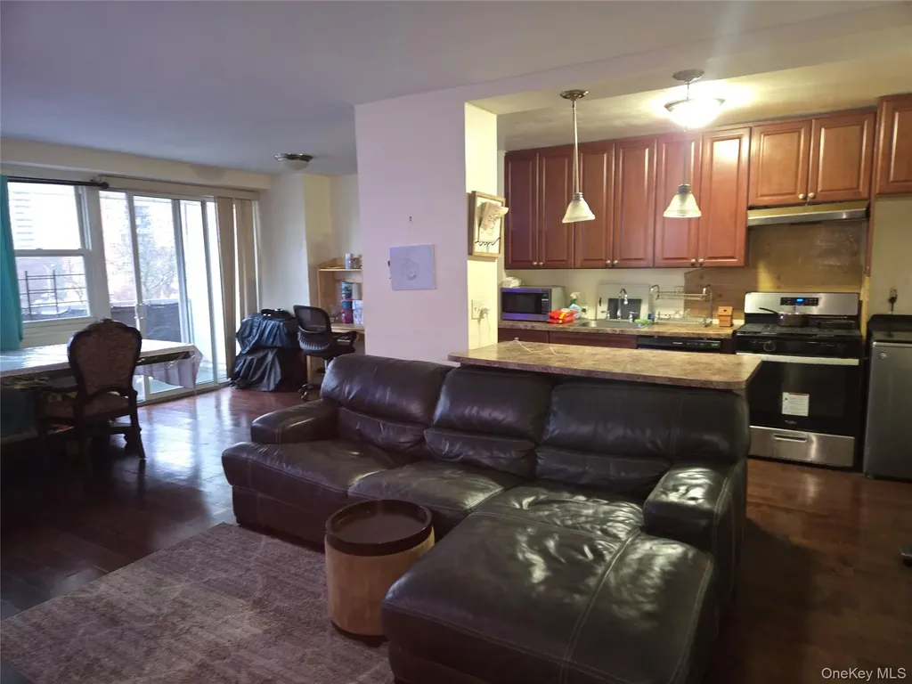 825 Morrison Avenue Bronx NY 10473