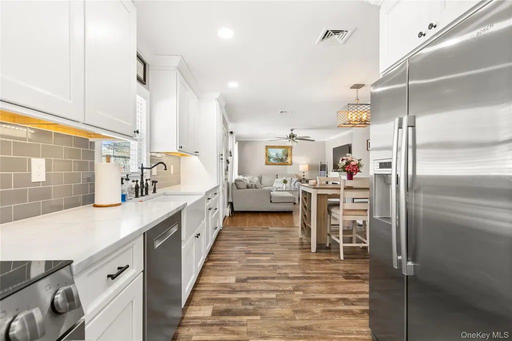 85 Cotter Street West Islip NY 11795