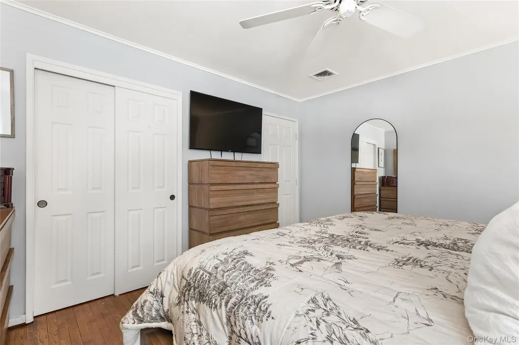 85 Cotter Street West Islip NY 11795