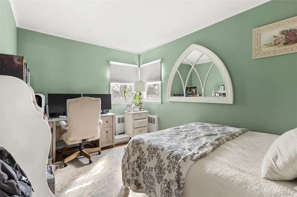 85 Cotter Street West Islip NY 11795