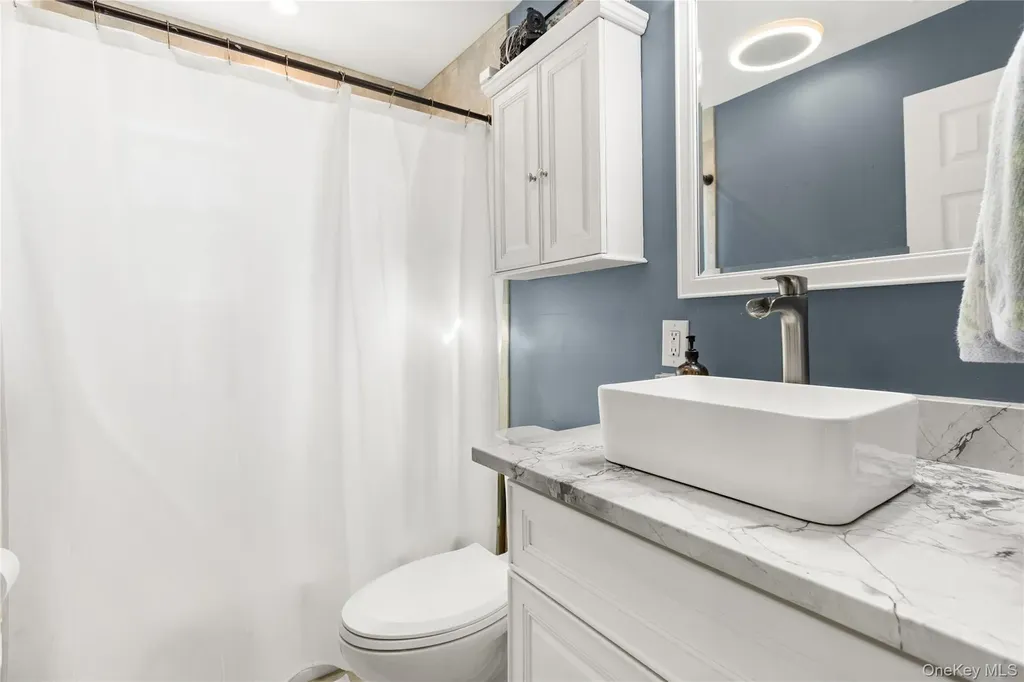 85 Cotter Street West Islip NY 11795