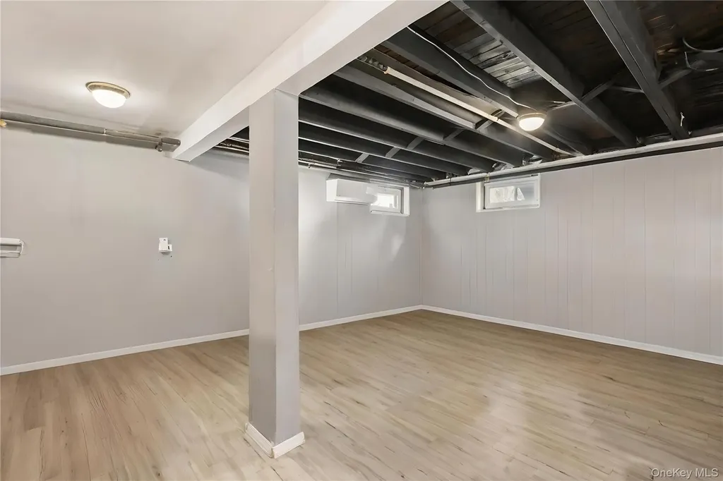 85 Cotter Street West Islip NY 11795
