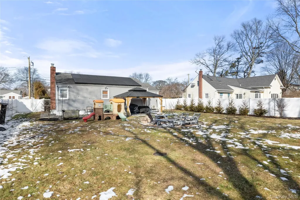 85 Cotter Street West Islip NY 11795