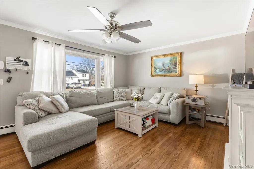85 Cotter Street West Islip NY 11795