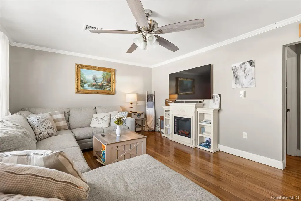 85 Cotter Street West Islip NY 11795