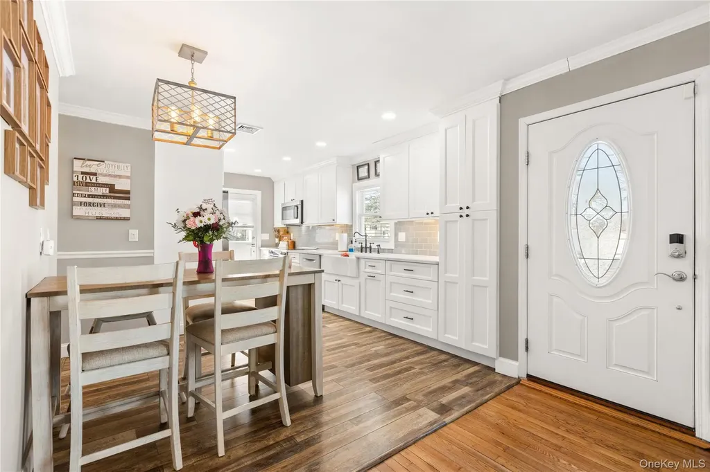 85 Cotter Street West Islip NY 11795