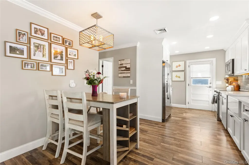 85 Cotter Street West Islip NY 11795