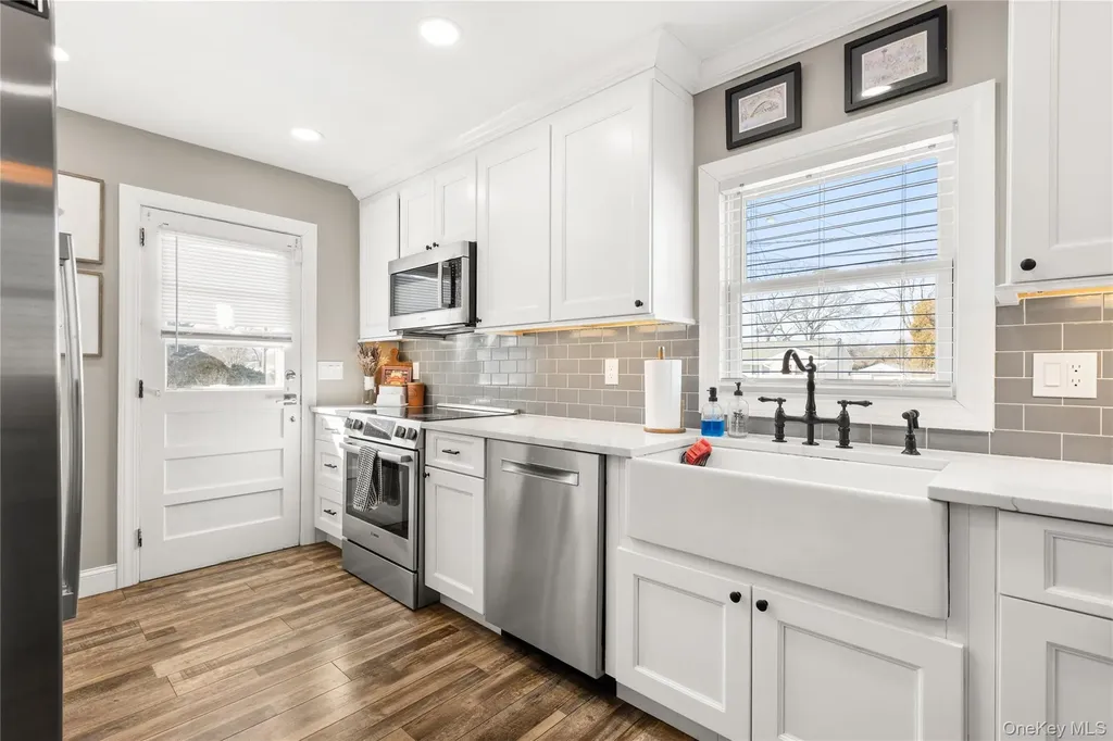 85 Cotter Street West Islip NY 11795