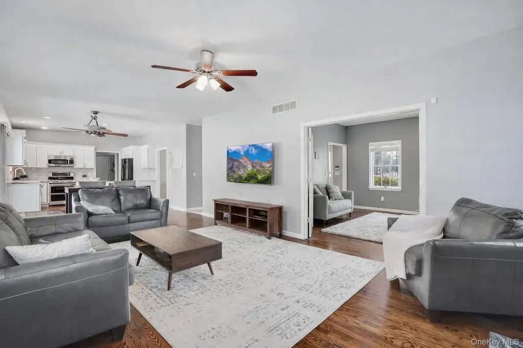 9 Trotter Lane Poughkeepsie NY 12603