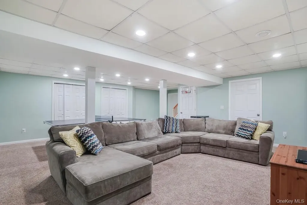 9 Trotter Lane Poughkeepsie NY 12603