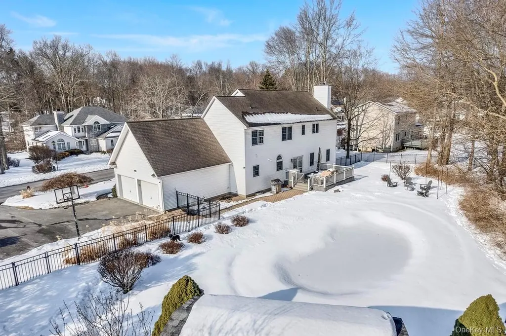 9 Trotter Lane Poughkeepsie NY 12603