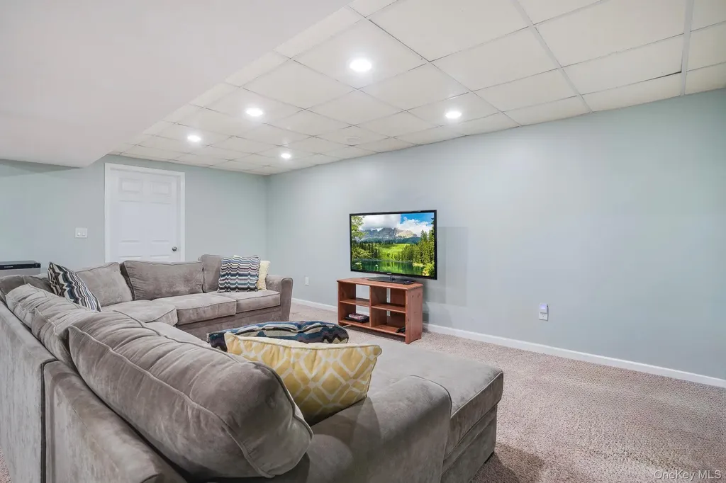 9 Trotter Lane Poughkeepsie NY 12603