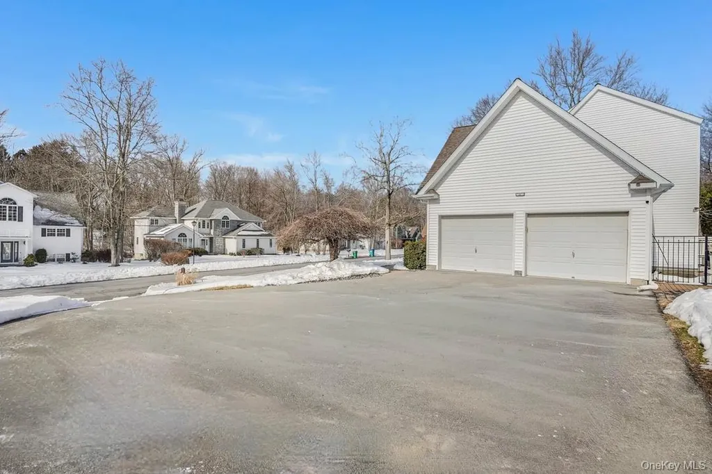 9 Trotter Lane Poughkeepsie NY 12603