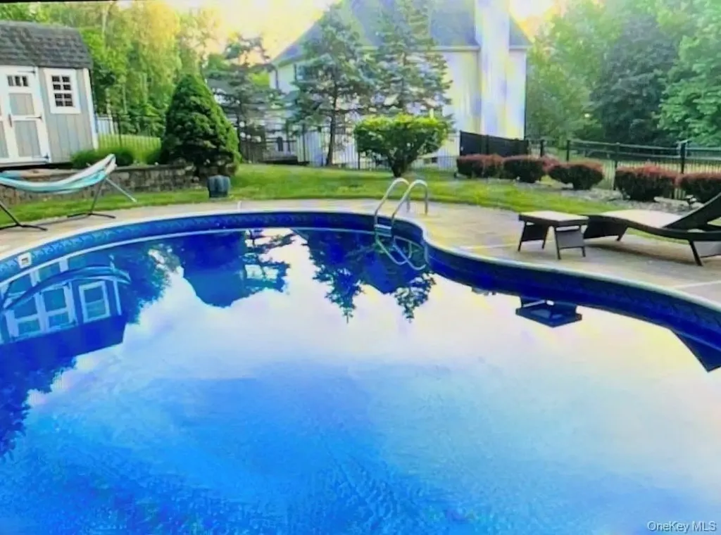 9 Trotter Lane Poughkeepsie NY 12603