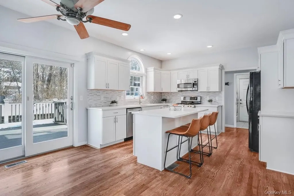 9 Trotter Lane Poughkeepsie NY 12603