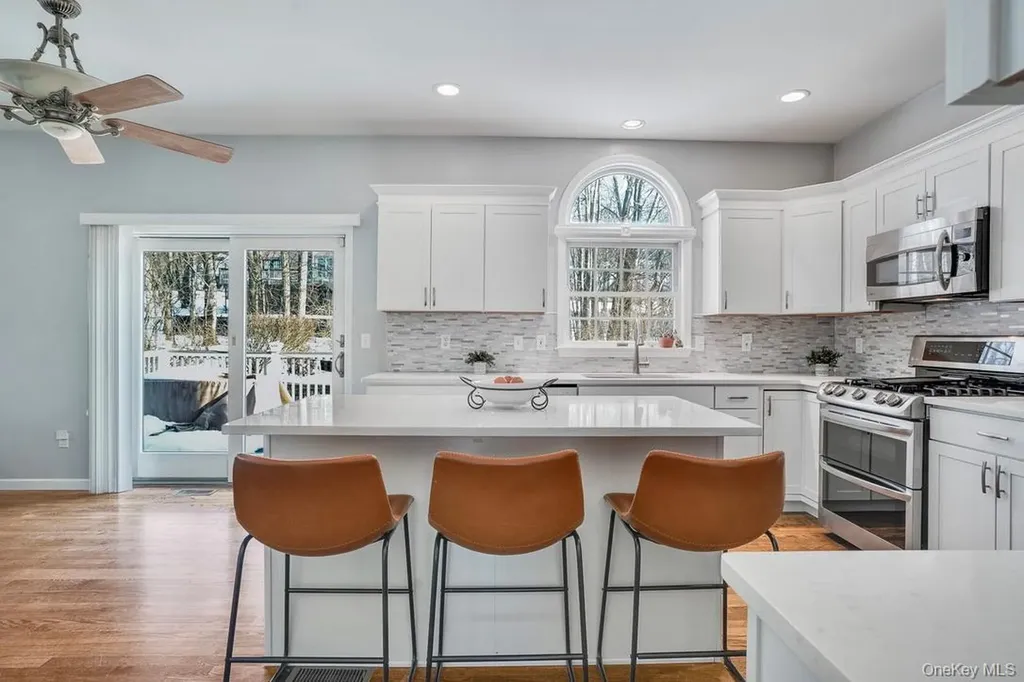 9 Trotter Lane Poughkeepsie NY 12603