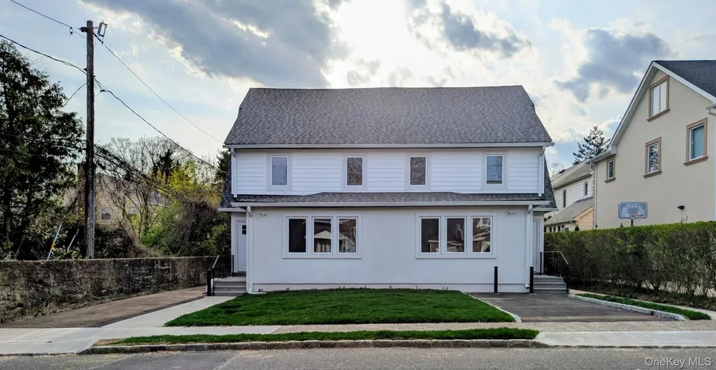 62 Forest Row Great Neck NY 11024
