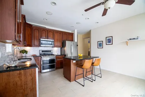 141 Friendship Court White Plains NY 10603