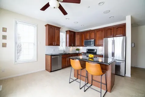 141 Friendship Court White Plains NY 10603