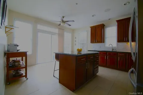 141 Friendship Court White Plains NY 10603