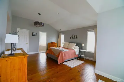 141 Friendship Court White Plains NY 10603