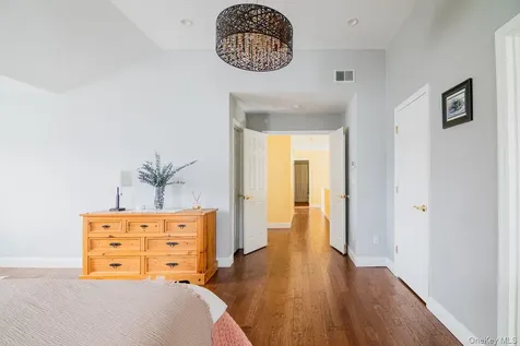 141 Friendship Court White Plains NY 10603