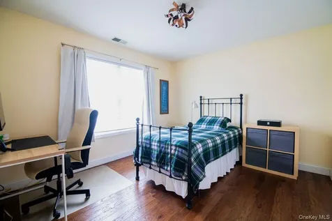 141 Friendship Court White Plains NY 10603