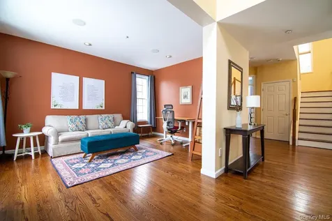 141 Friendship Court White Plains NY 10603