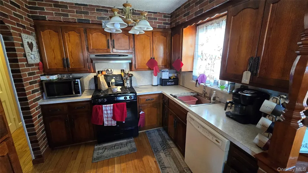 32 Butler Boulevard Elmont NY 11003