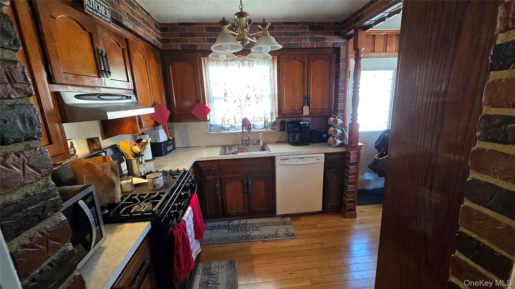 32 Butler Boulevard Elmont NY 11003