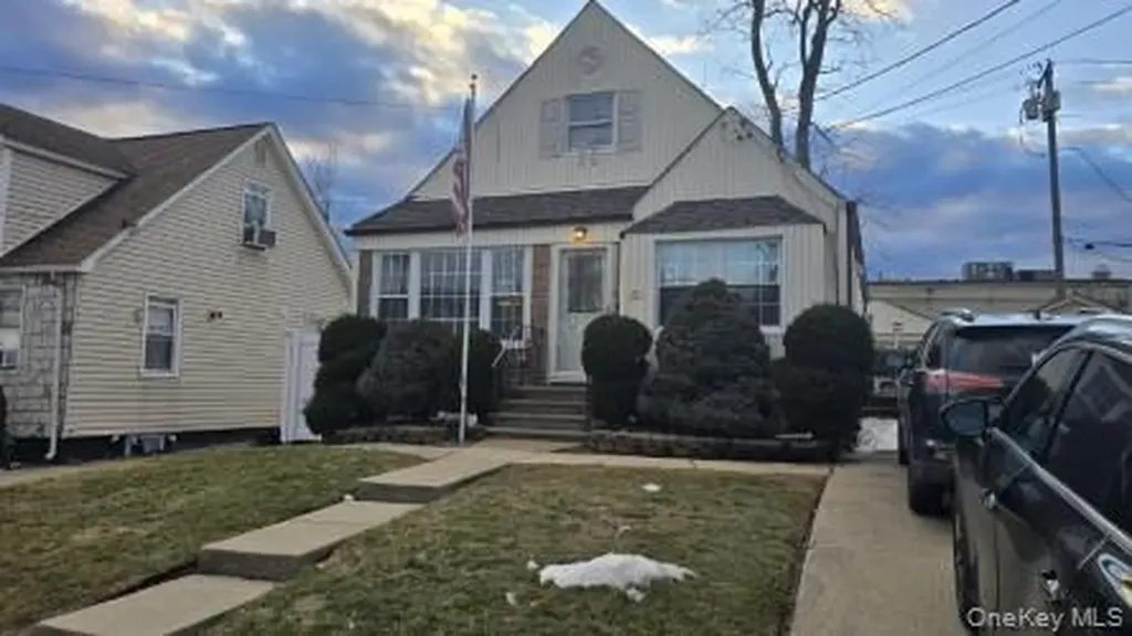 32 Butler Boulevard Elmont NY 11003