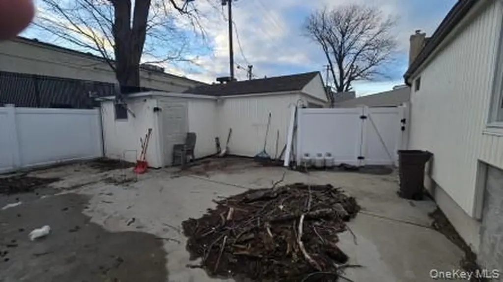 32 Butler Boulevard Elmont NY 11003