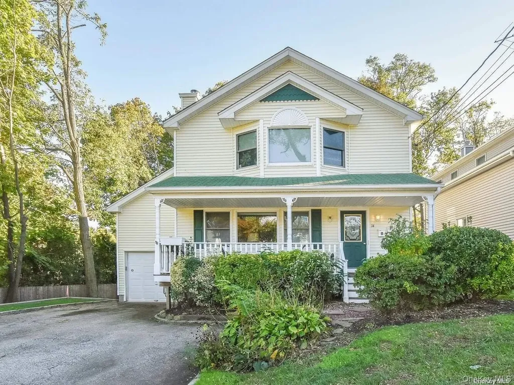 14 Hillcrest Street Huntington NY 11743