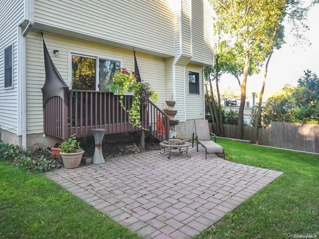 14 Hillcrest Street Huntington NY 11743