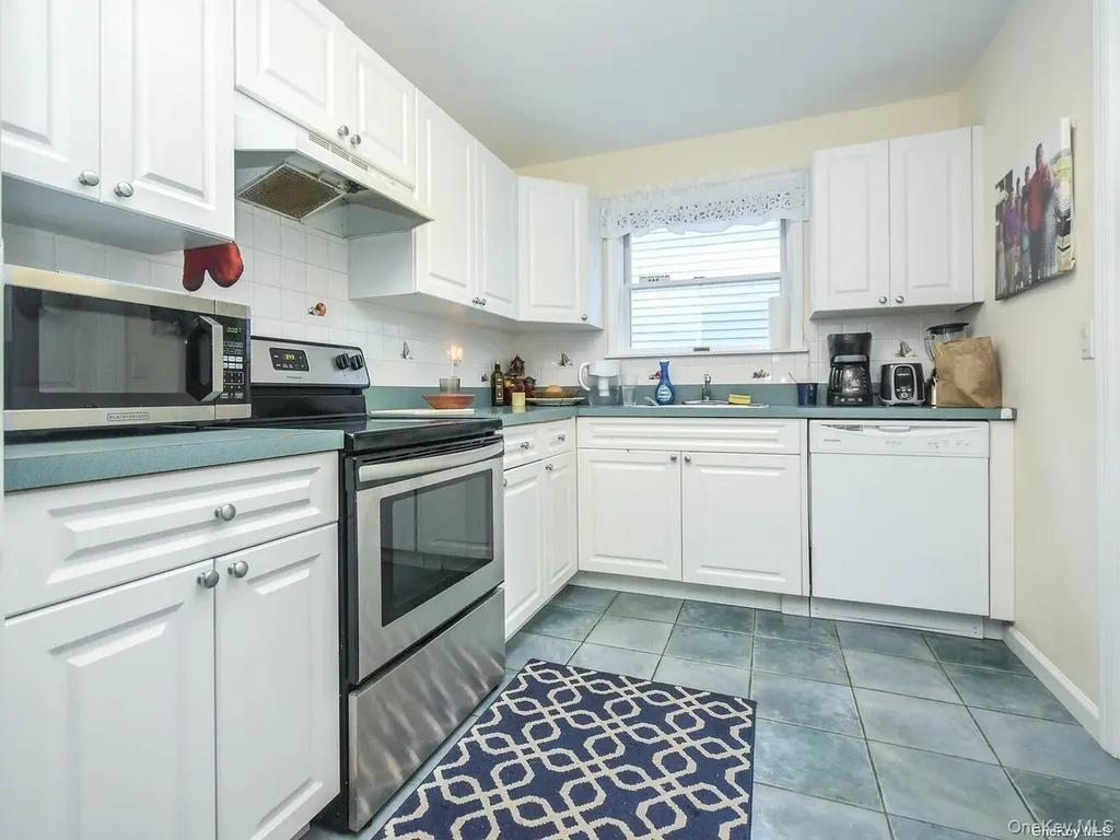 14 Hillcrest Street Huntington NY 11743