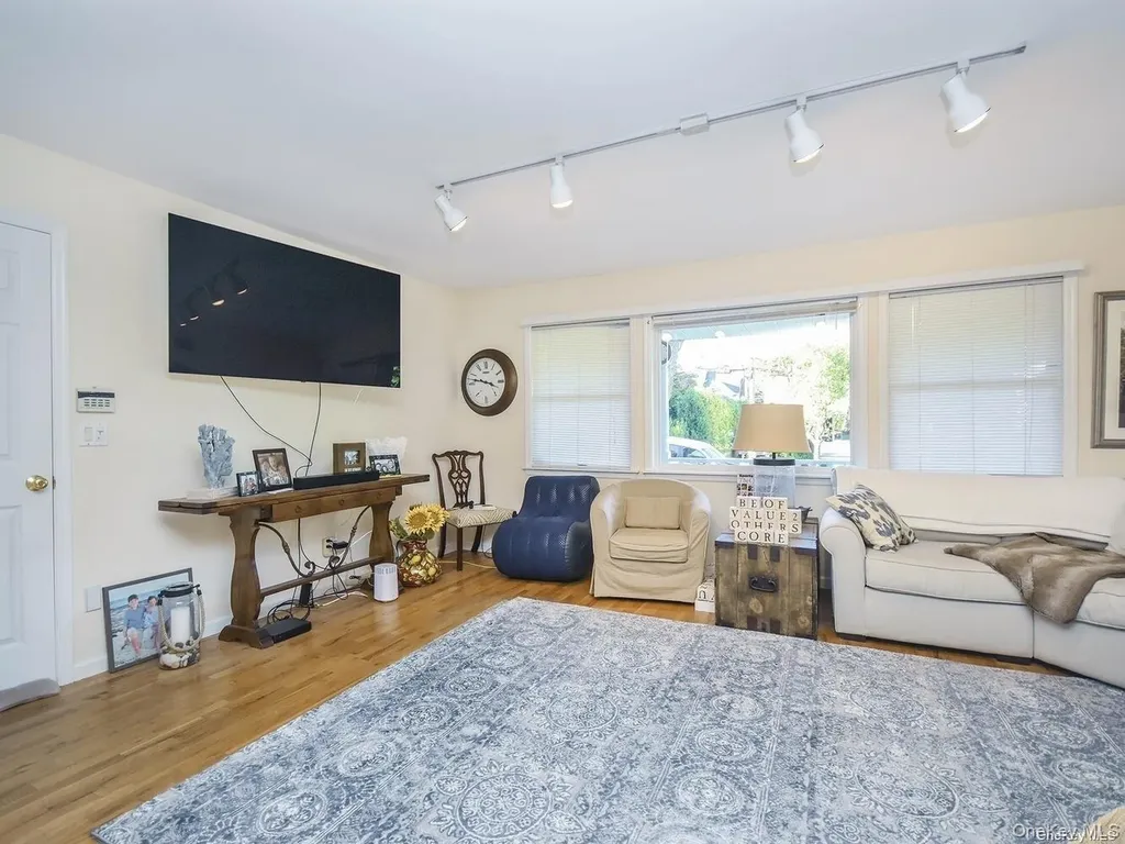 14 Hillcrest Street Huntington NY 11743