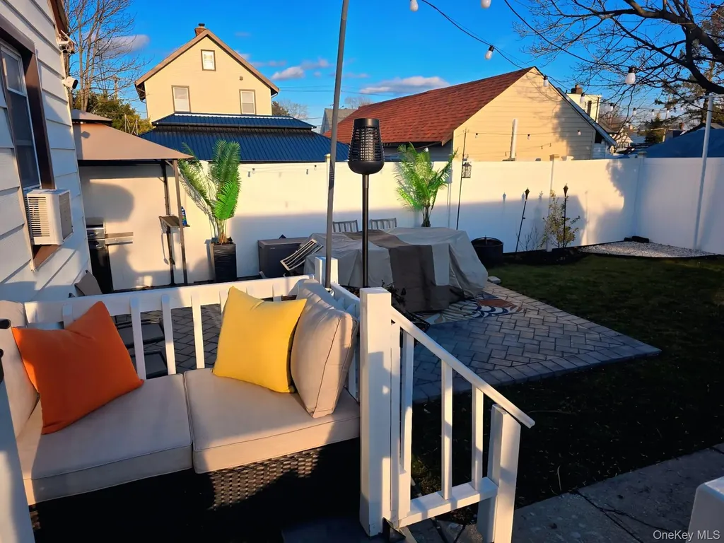 890 Clay Street Baldwin NY 11510