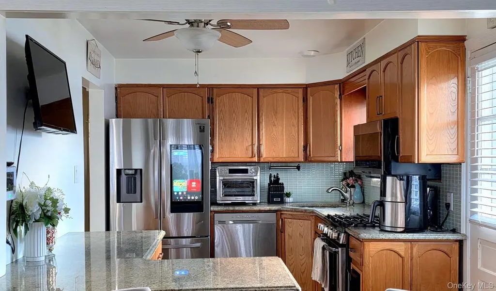 890 Clay Street Baldwin NY 11510